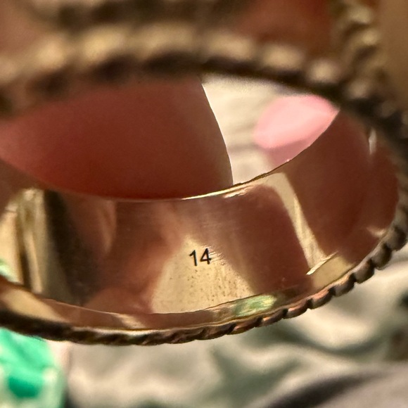 Gucci Logo Ring - Picture 3 of 7